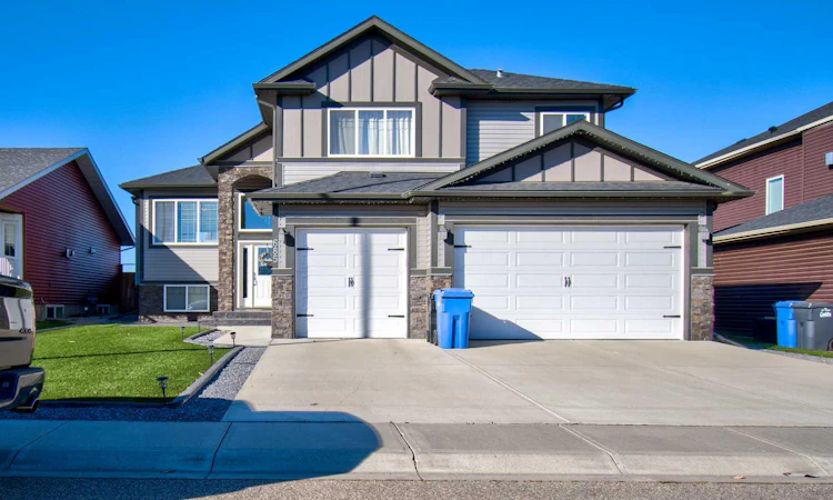 685 West Highland Crescent