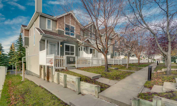 60 Tuscany Court NW