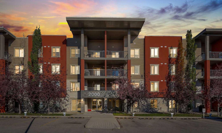 2402-403 Mackenzie Way SW