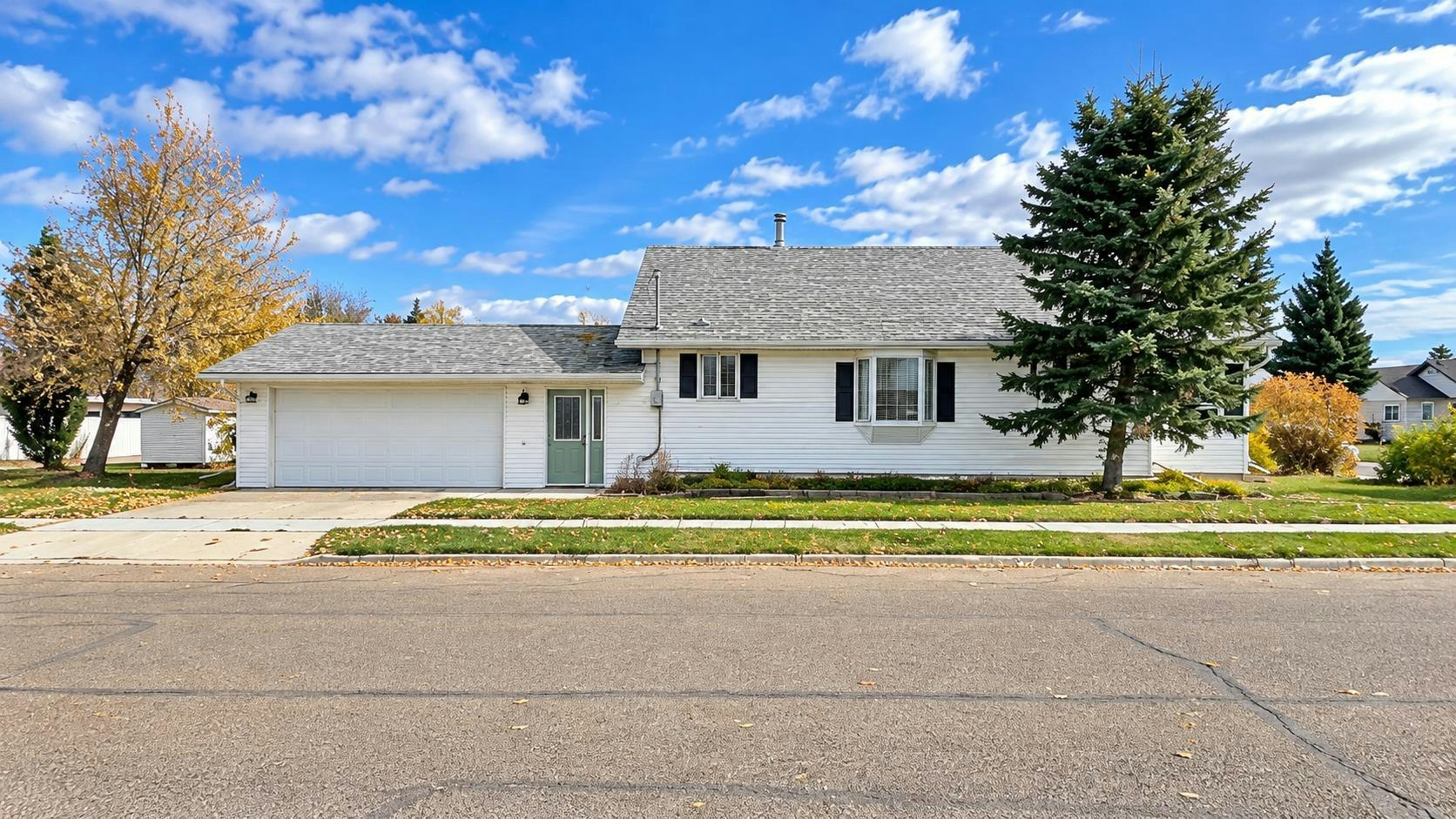 320 4 Avenue W, Hanna, AB, T0J 1P0