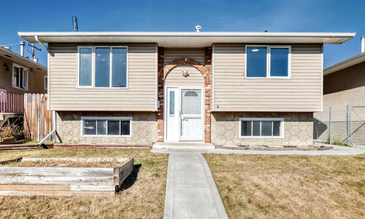 235 Margate Close NE
