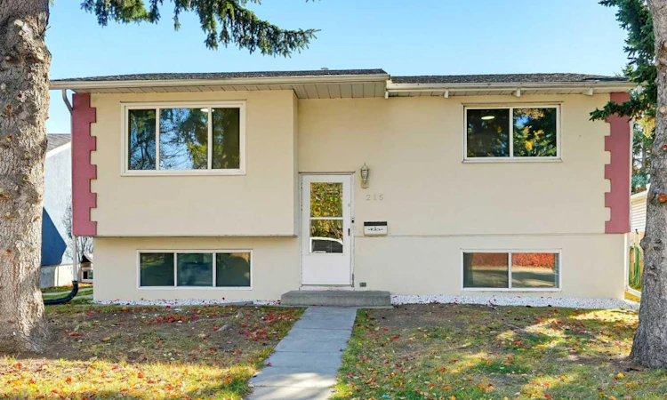 215 Rundlecairn Road NE