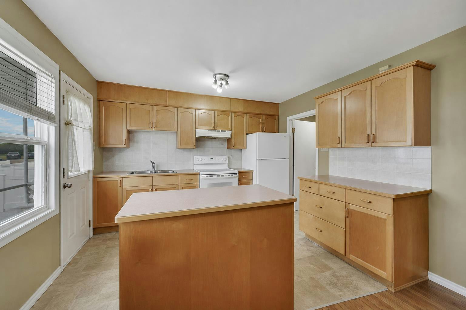 11 Poplar Crescent, Red Deer County, AB, T4S 1V3