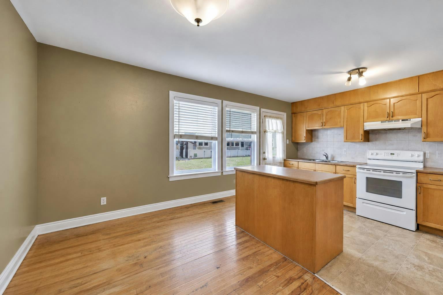 11 Poplar Crescent, Red Deer County, AB, T4S 1V3