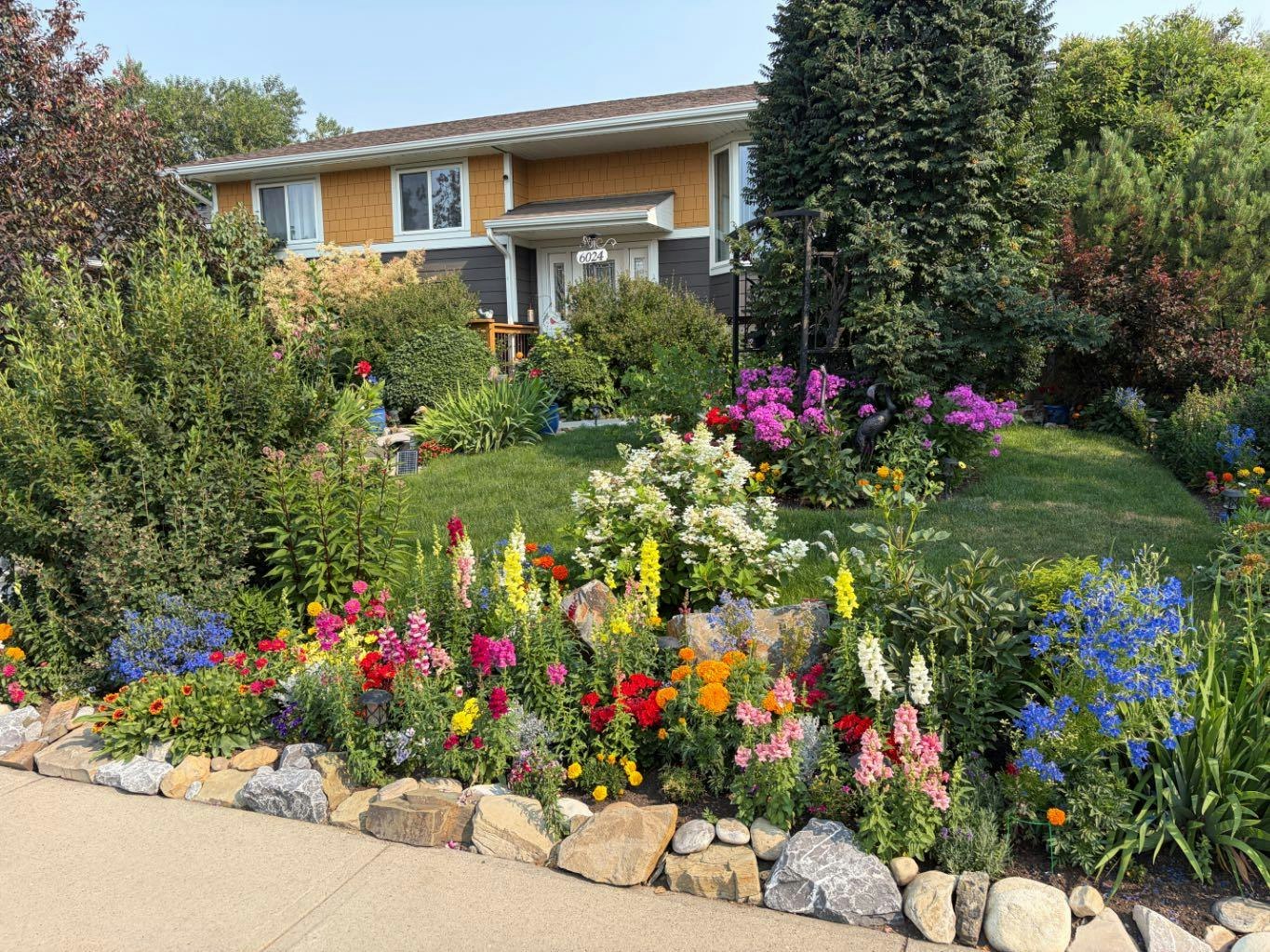 6024 Pinecrest Way NE, Calgary, AB, T1Y 1J9