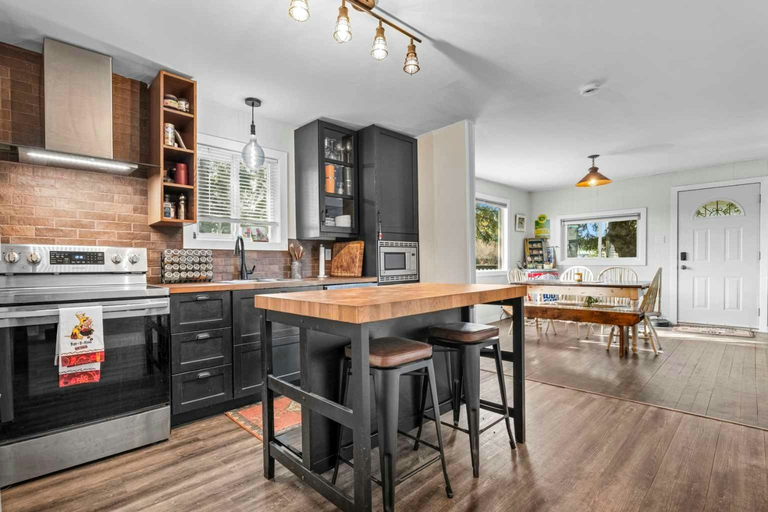 210 Royalties Crescent, Foothills County, AB, T0L 1H0
