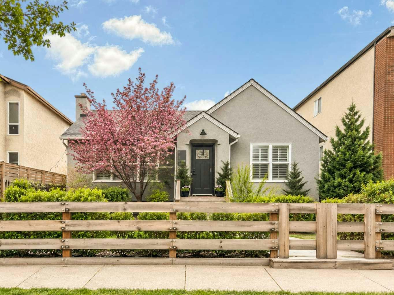 817 4 Street NE, Calgary, AB, T2E 0J9