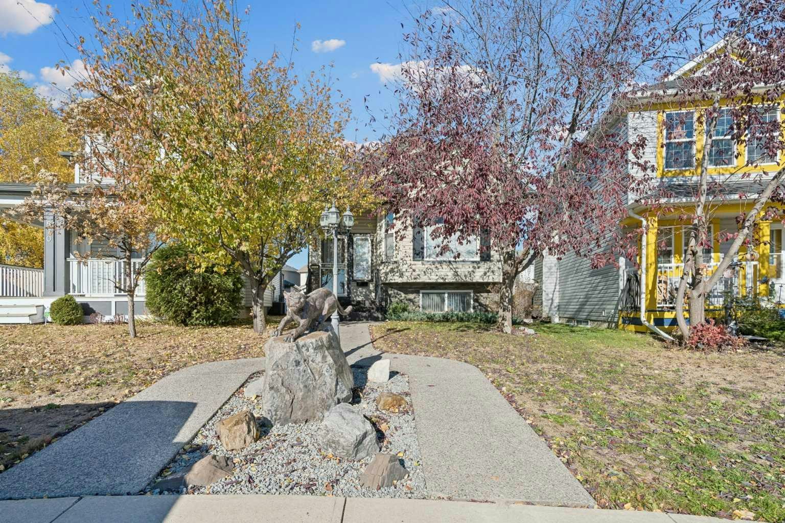 574 Evermeadow Road SW, Calgary, AB, T2Y 4W9