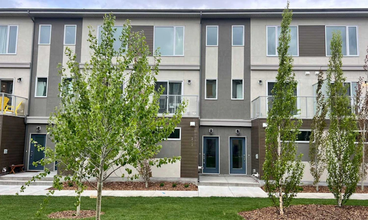212 Shawnee Square SW