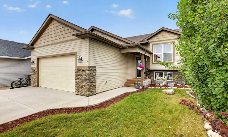 6 Valarosa Cove