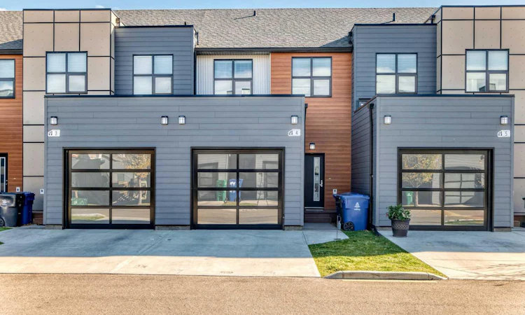 4-69 Aquitania Circle W