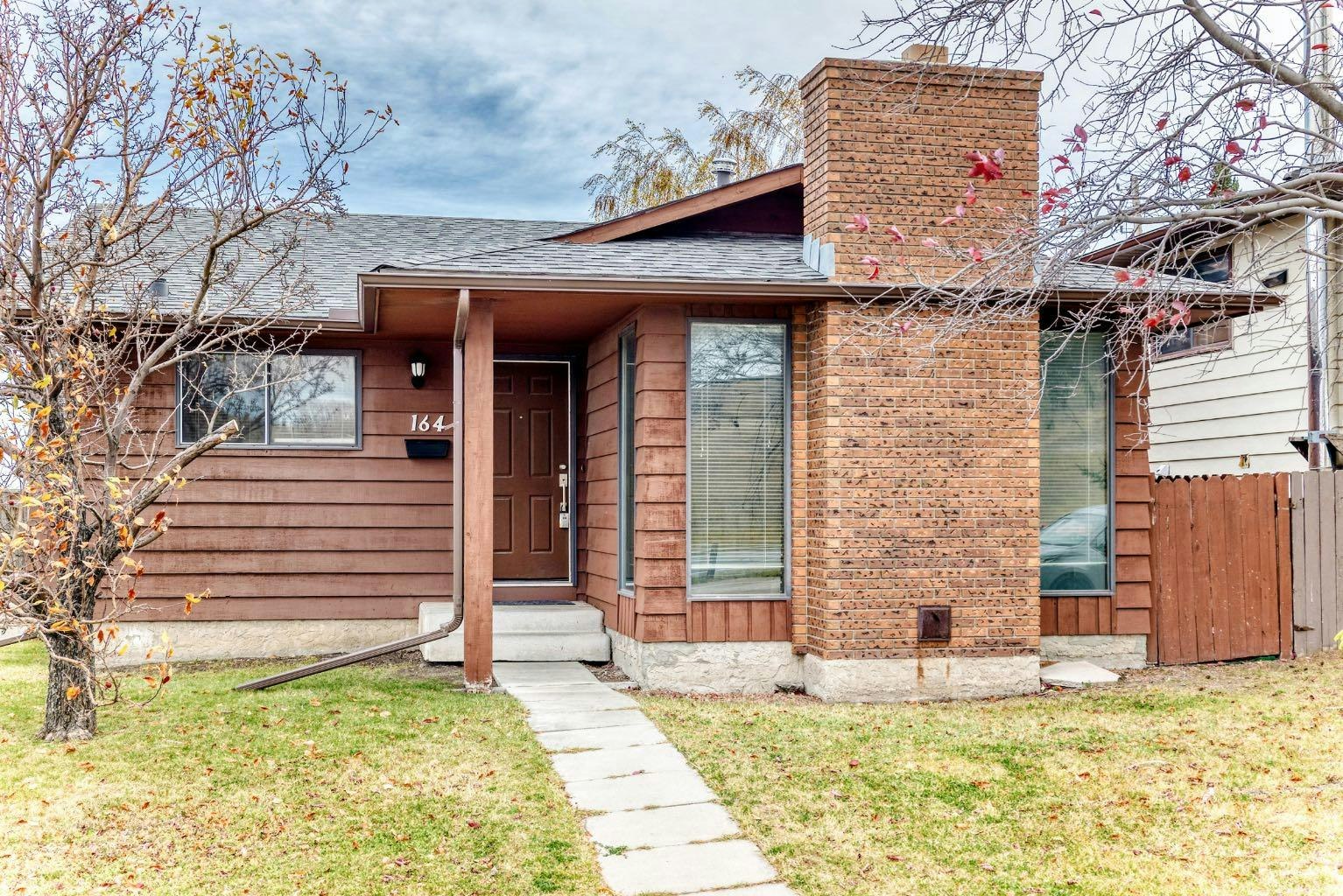 164 Beaconsfield Way NW, Calgary, AB, T3K 1X1