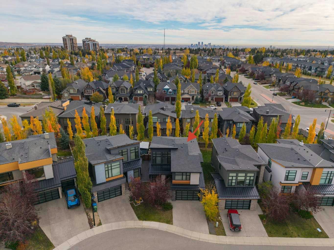 18 West Point Mews SW, Calgary, AB, T3H 0X4