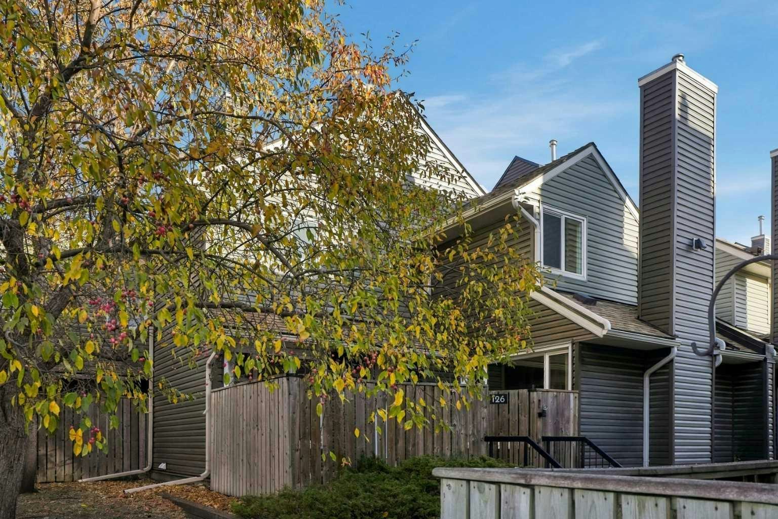 126-33 Glamis Green SW, Calgary, AB, T3E 6T9