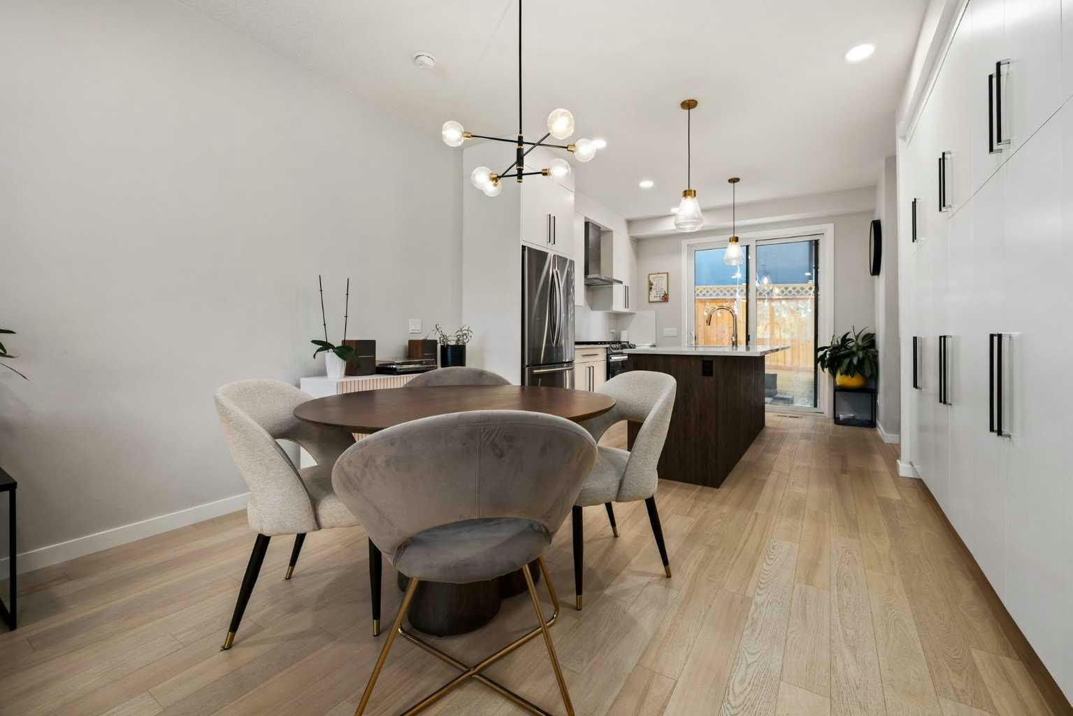 2127 12 Street NW, Calgary, AB, T2M 3M8