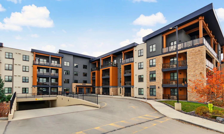120-8355 19 Avenue SW