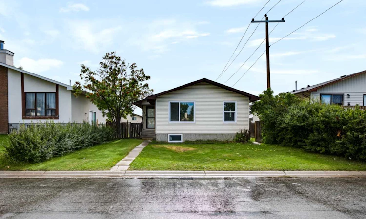 139 Falsby Road NE