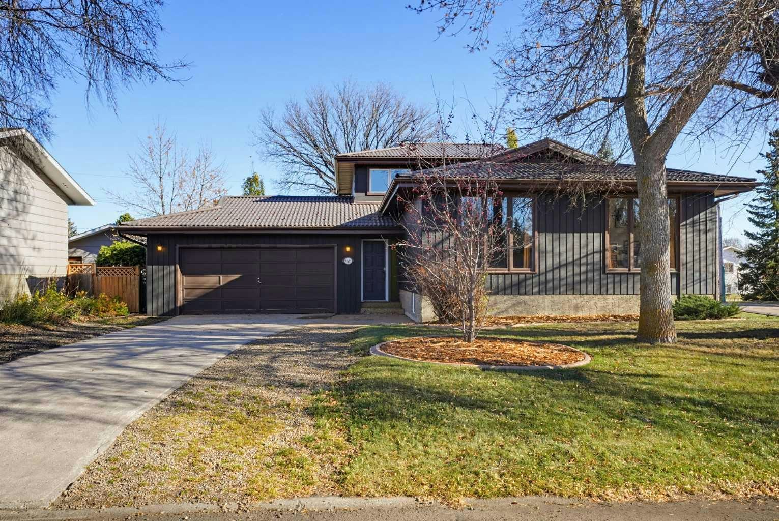 5103 60 Street Close, Lacombe, AB, T4L 1M3
