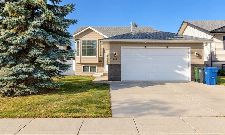 44 Isaacson Crescent
