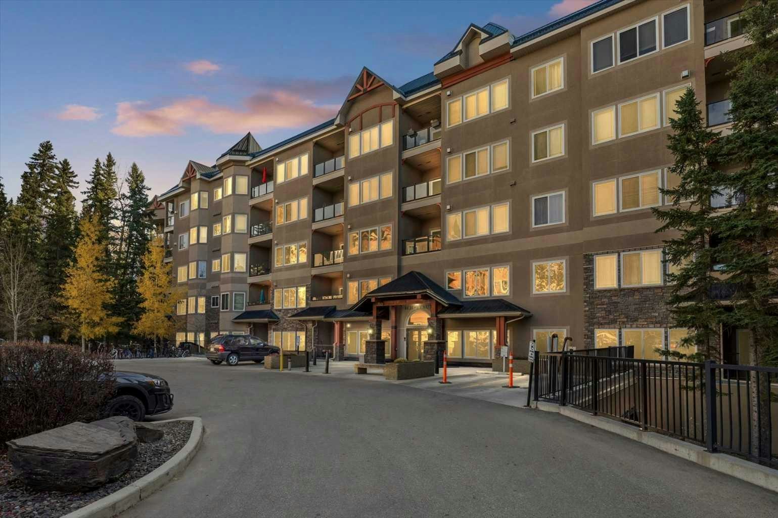 424-20 Discovery Ridge Close SW, Calgary, AB, T3H 5X4