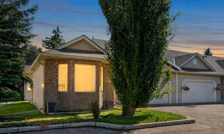 113 Mt Douglas Villas SE