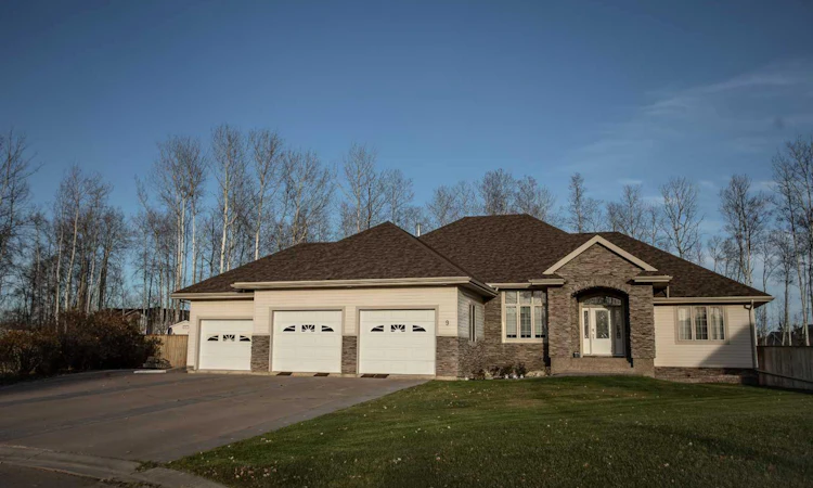 9 Chinook Crescent