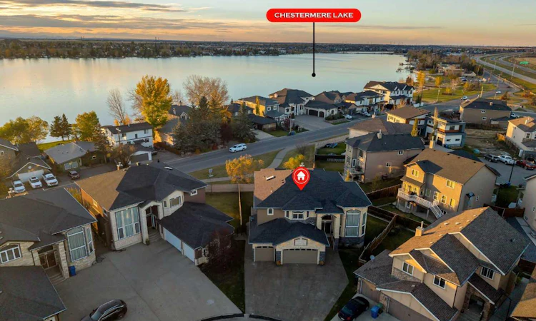 220 East Lakeview Place