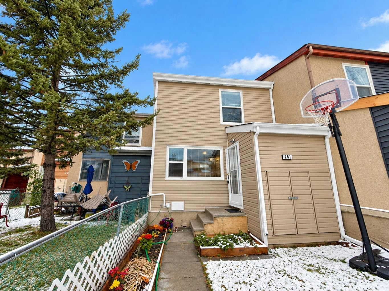 251 Pensville Close SE, Calgary, AB, T2A 5P2