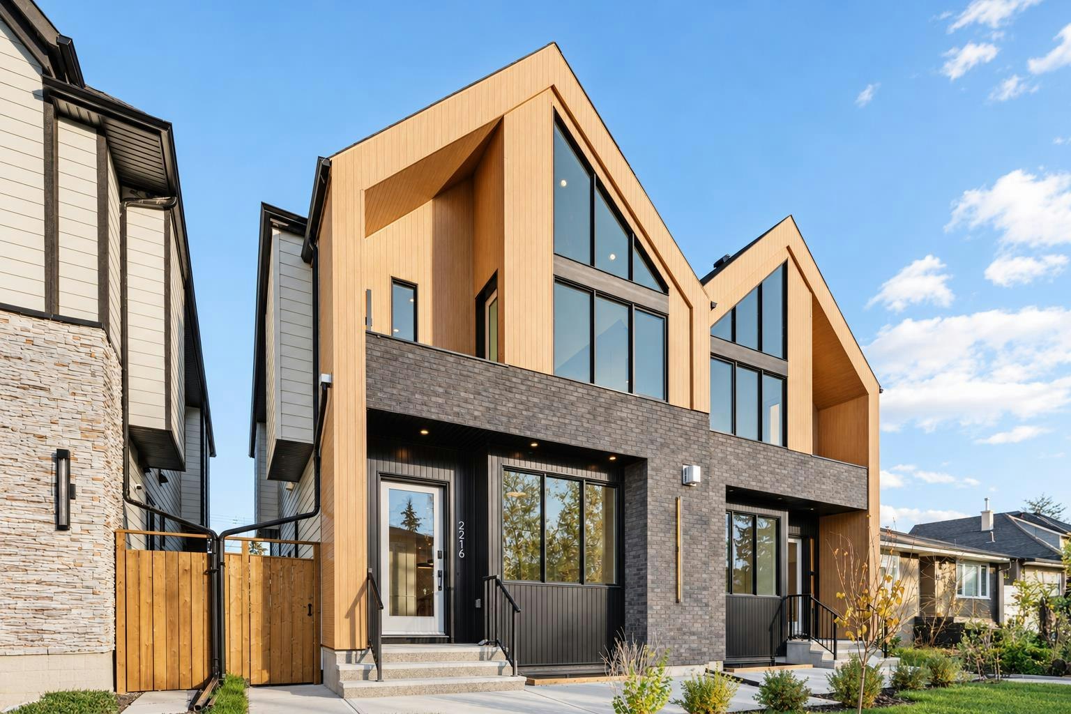 2216 35 Street SW, Calgary, AB, T3E 2X8