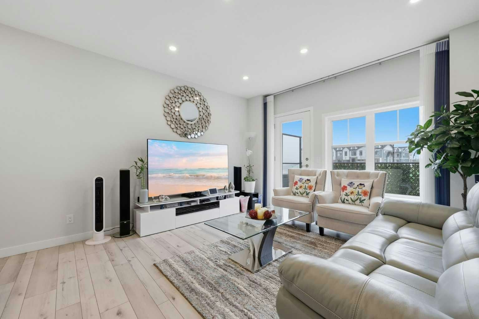 11 Les Jardins Park SE, Calgary, AB, T2C 5V3