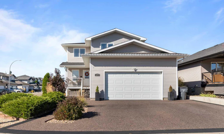 54 Vista Close SE