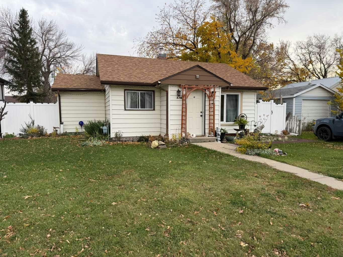 5218 42 Avenue S, Taber, AB, T1G 1B3