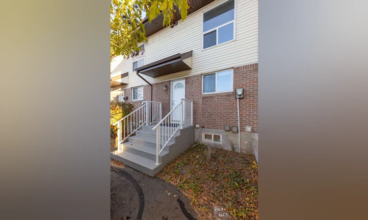 42-32 Whitnel Court NE