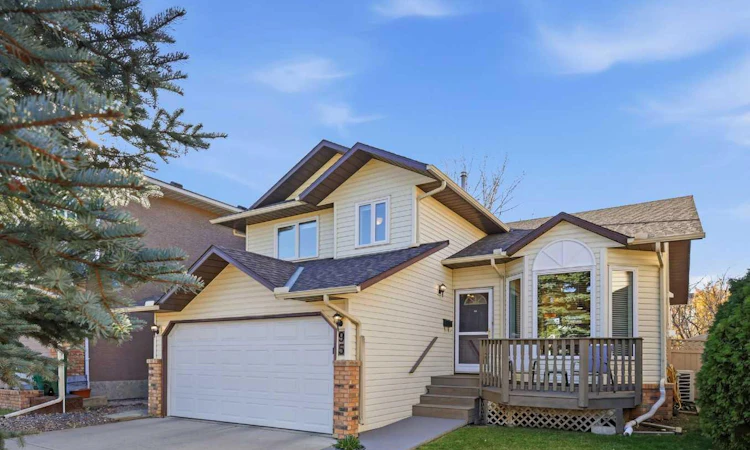 95 Macewan Ridge Close NW