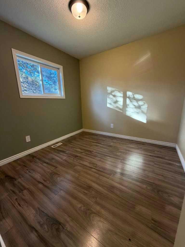 B-11320 97 Street, Grande Prairie, AB, T8V 3M9 - 9