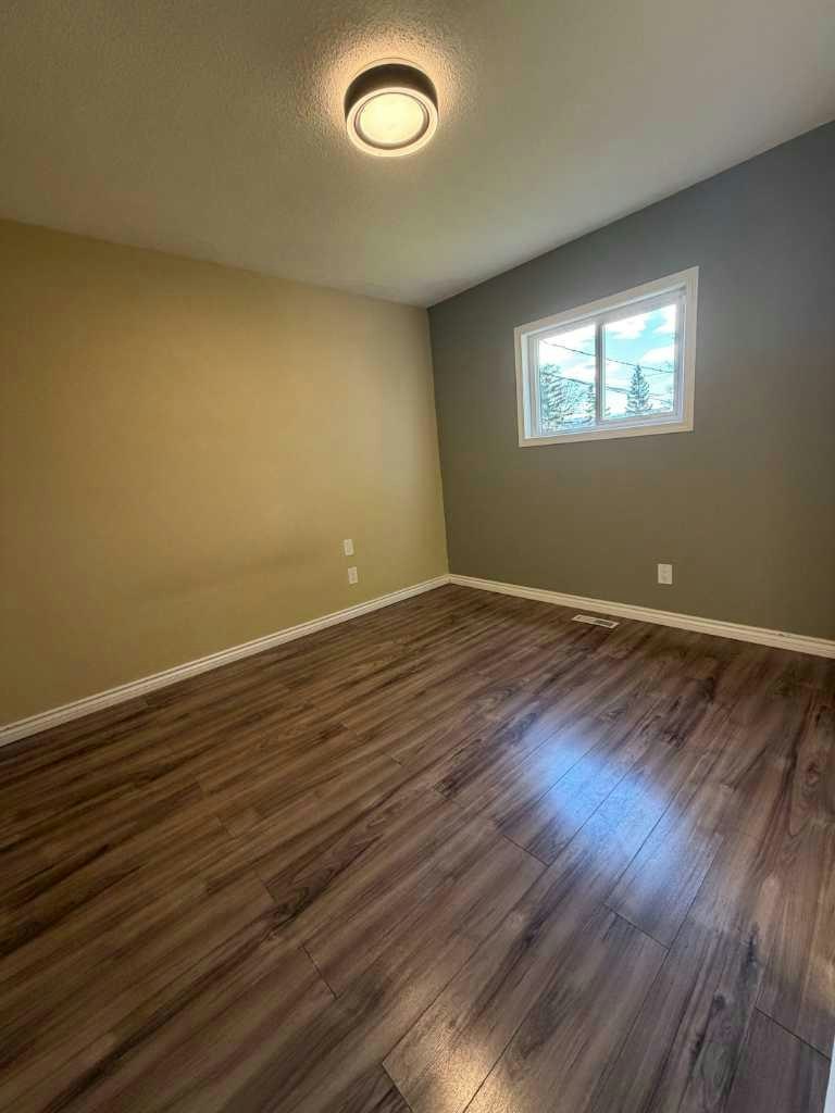 B-11320 97 Street, Grande Prairie, AB, T8V 3M9 - 8