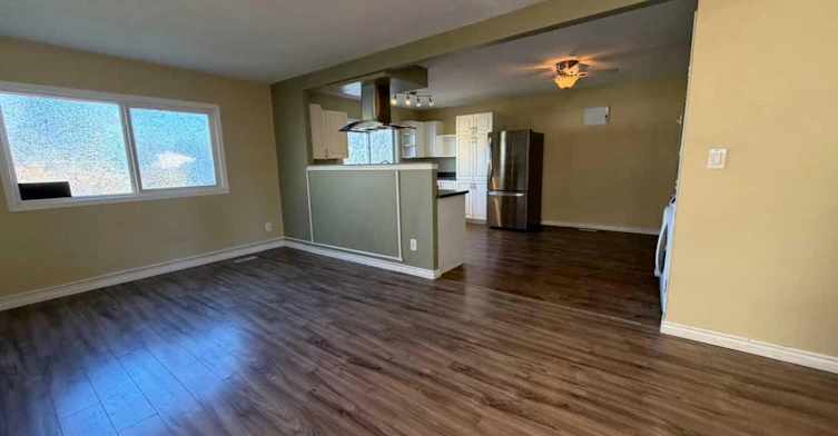 B-11320 97 Street, Grande Prairie, AB, T8V 3M9 - 5