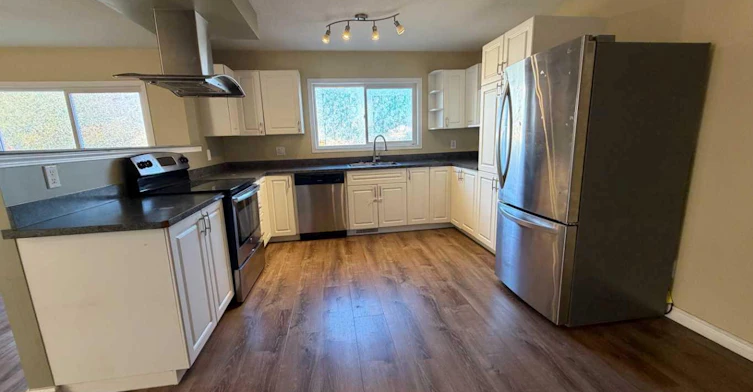 B-11320 97 Street, Grande Prairie, AB, T8V 3M9 - 3