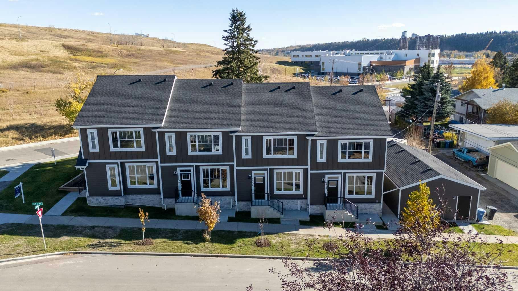 2232 44 Street NW, Calgary, AB, T3B 0W4
