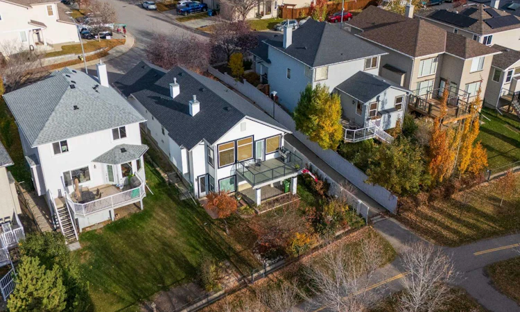3 Tuscany Meadows Crescent NW