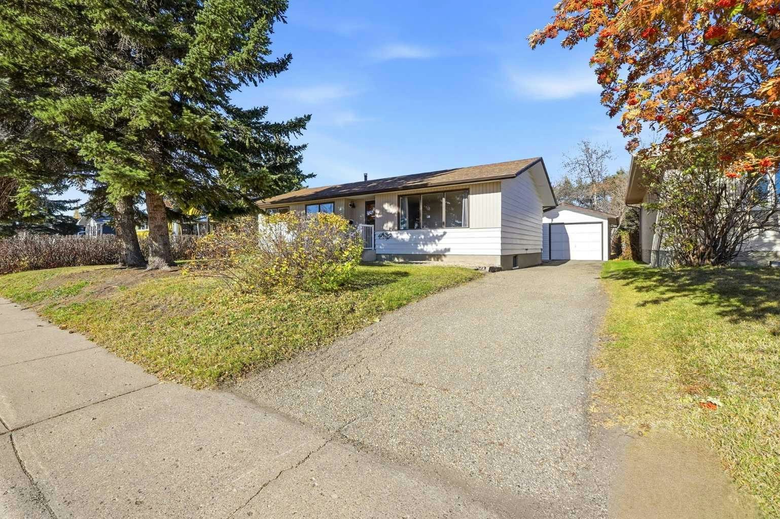 5404 46 Avenue, Lacombe, AB, T4L 1N1