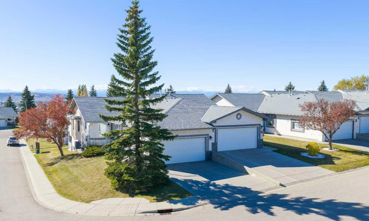 4 Arbour Cliff Court NW