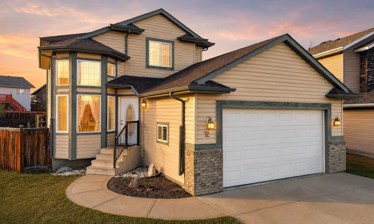 72 Oak Drive
