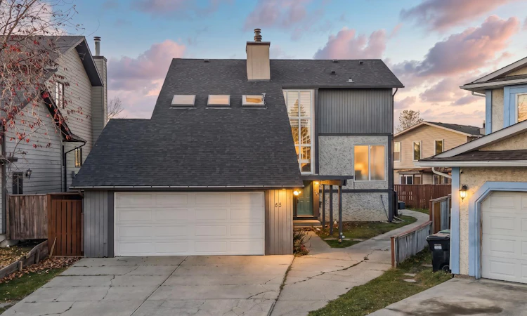 32 Castleglen Court NE