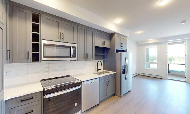 322-3932 University Avenue NW