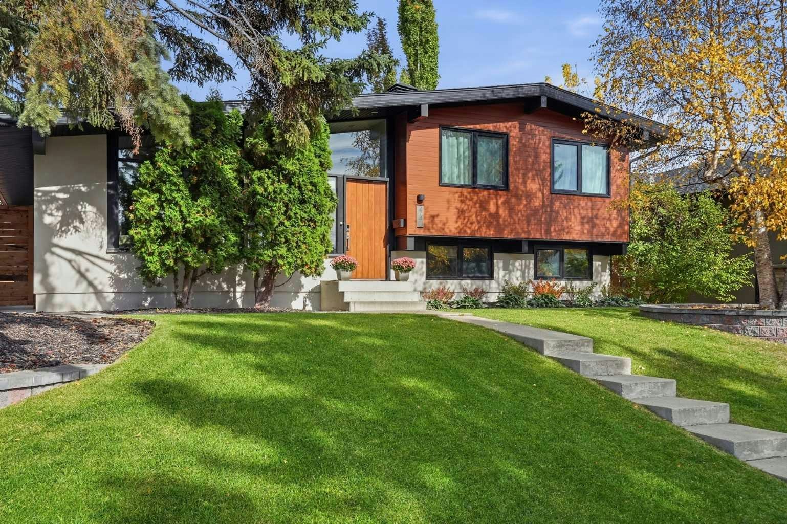 2740 Lionel Crescent SW, Calgary, AB, T3E 6B2