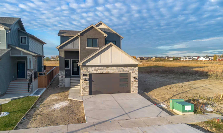382 Canyon Meadows Road W