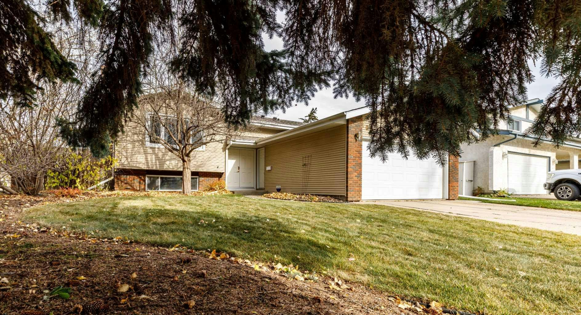 102 Welton Crescent, Red Deer, AB, T4N 6B3
