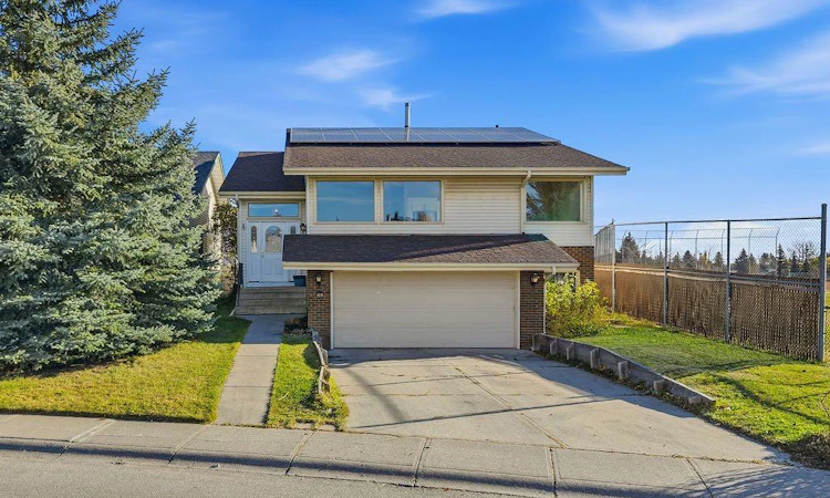 88 Woodfield Drive SW