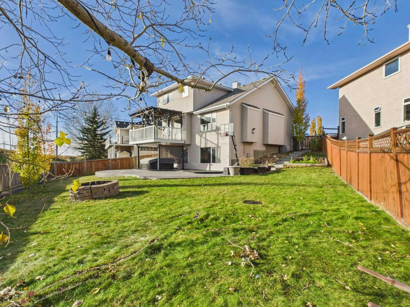 717 Sierra Madre Court SW, Calgary, AB, T3H 3J1